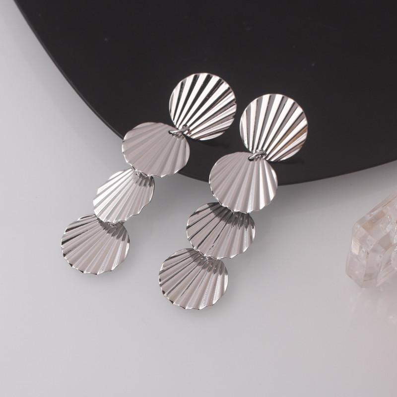 Fold Metal Dangle Earrings for Women Shell Shape Pendants Drop Earrings Cool Stuff Girls Fashion Ear Zircon pendientes mujer
Fold Metal Dangle Earrings for Women Shell Shape Pendants Drop Earrings Cool Stuff Girls Fashion Ear Zircon pendientes mujer