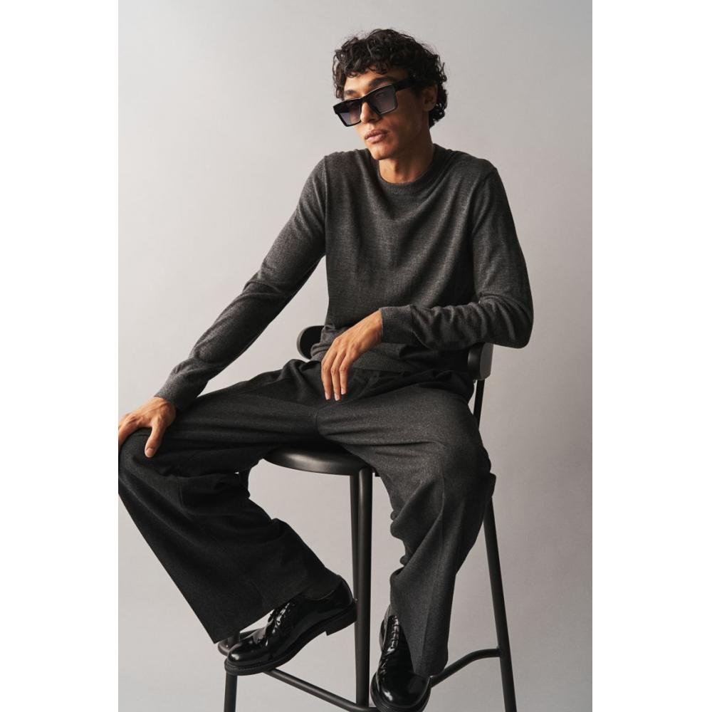 HM Slim Fit шерстяной свитер темно-серый XS 
HM Slim Fit шерстяной свитер темно-серый XS