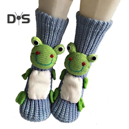 1 пара зимних носков с 3D-принтом с животными из мультфильмов, вязаные нескользящие утолщенные эластичные теплые носки средней длины с подошвой в силиконовые точки синий
1 пара зимних носков с 3D-принтом с животными из мультфильмов, вязаные нескользящие утолщенные эластичные теплые носки средней длины с подошвой в силиконовые точки синий