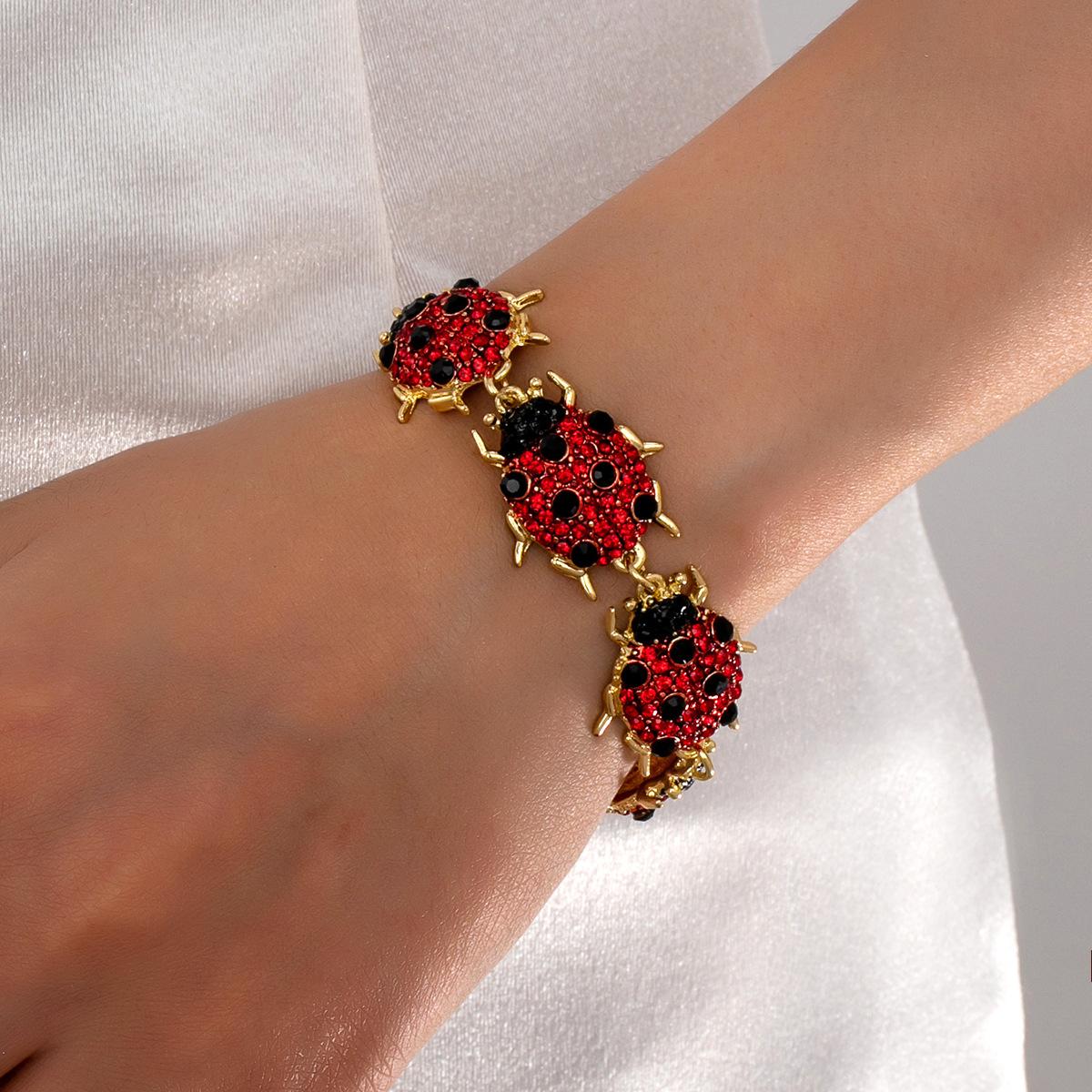 Женские браслеты для модных украшений красный
Женские браслеты для модных украшений красный