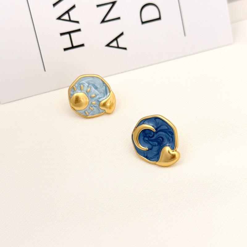 Fashion Design Day And Night French Simple And Exquisite Earrings Blue Enamel Drip Glaze Design Stud Earrings Female
Fashion Design Day And Night French Simple And Exquisite Earrings Blue Enamel Drip Glaze Design Stud Earrings Female