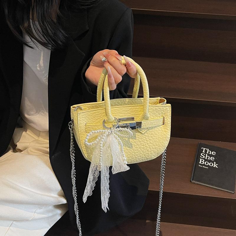 Premium texture portable small bag women s 2025 new lock fashion versatile shoulder messenger Kelly bag жовтий
Premium texture portable small bag women s 2025 new lock fashion versatile shoulder messenger Kelly bag жовтий