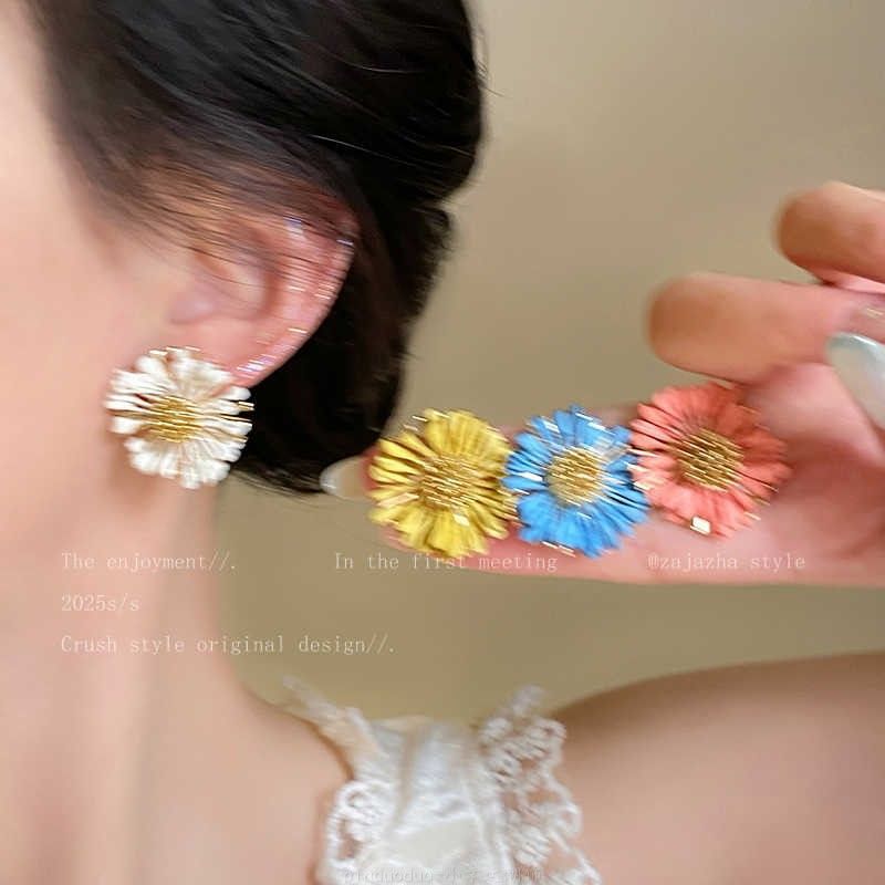 Simple raffia flower earrings fashion vacation style stud earrings sweet small fresh versatile earrings women
Simple raffia flower earrings fashion vacation style stud earrings sweet small fresh versatile earrings women