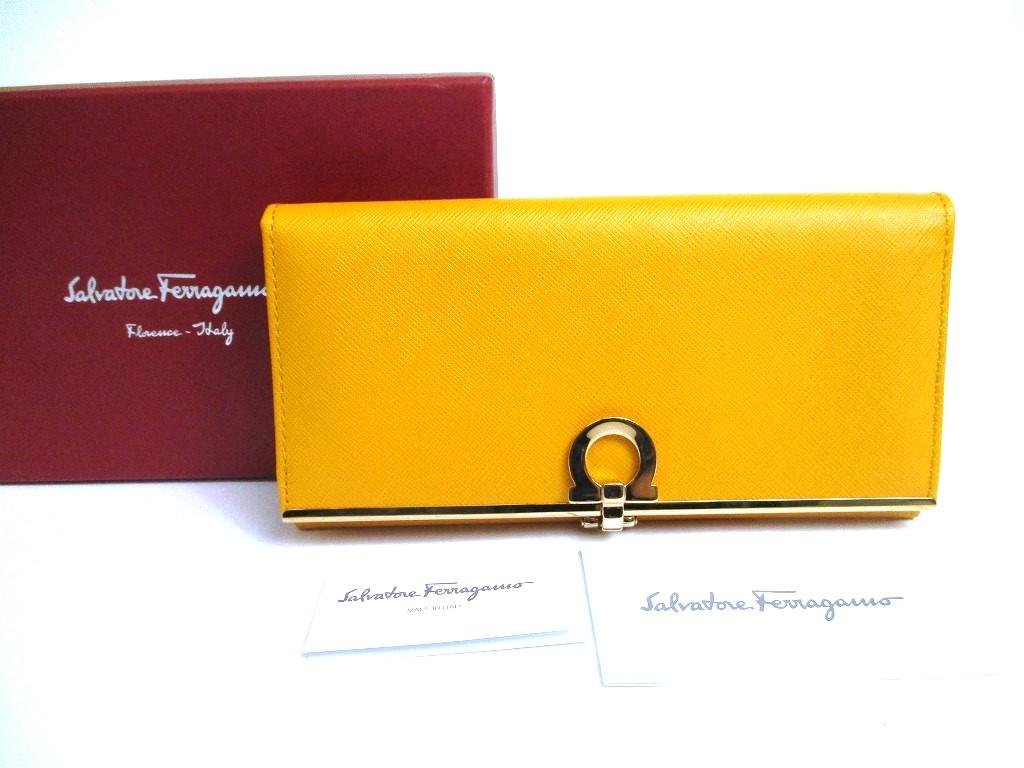 Автентичний довгий гаманець Salvatore Ferragamo Gancini із жовтою шкірою H/W №a620 Refurbished
Автентичний довгий гаманець Salvatore Ferragamo Gancini із жовтою шкірою H/W №a620 Refurbished