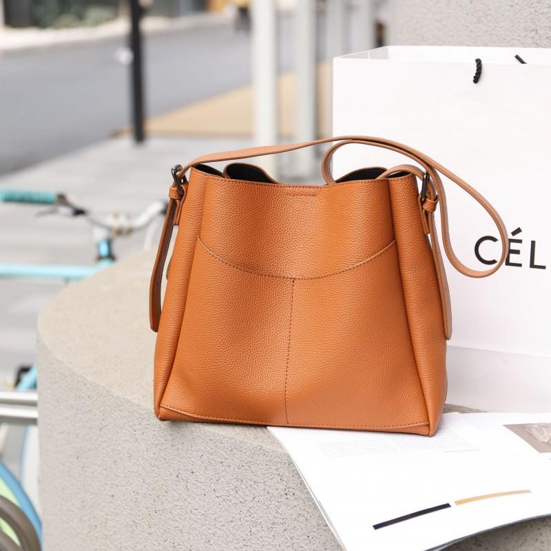 Women s Bag Bucket Genuine Leather Large-capacity Commuting Cross-body Tote Length 29 width 10 height 26CM золотий коричневий колір
Women s Bag Bucket Genuine Leather Large-capacity Commuting Cross-body Tote Length 29 width 10 height 26CM золотий коричневий колір