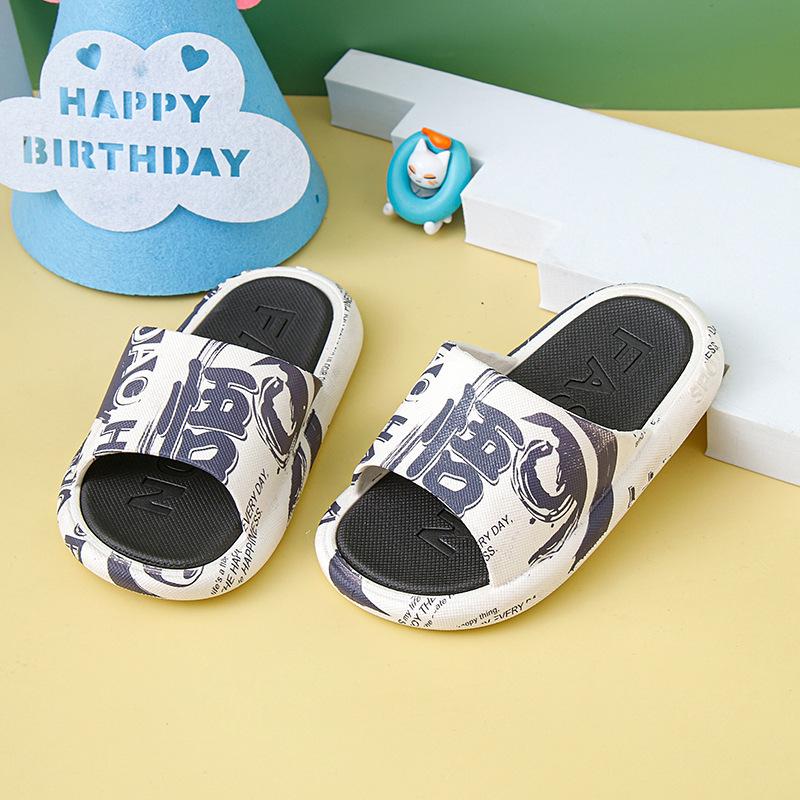Summer trendy children s cool slippers, children s middle-aged children and older children s home slippers, men s summer outer wear, student tide 24-25 (inner length 14.5CM)
Summer trendy children s cool slippers, children s middle-aged children and older children s home slippers, men s summer outer wear, student tide 24-25 (inner length 14.5CM)