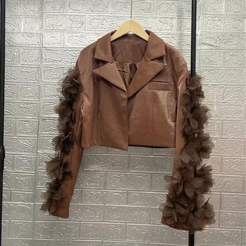 Высококачественная куртка из искусственной кожи с трехмерным цветочным узором и воротником для женщин, осенний новый стиль L
Высококачественная куртка из искусственной кожи с трехмерным цветочным узором и воротником для женщин, осенний новый стиль L