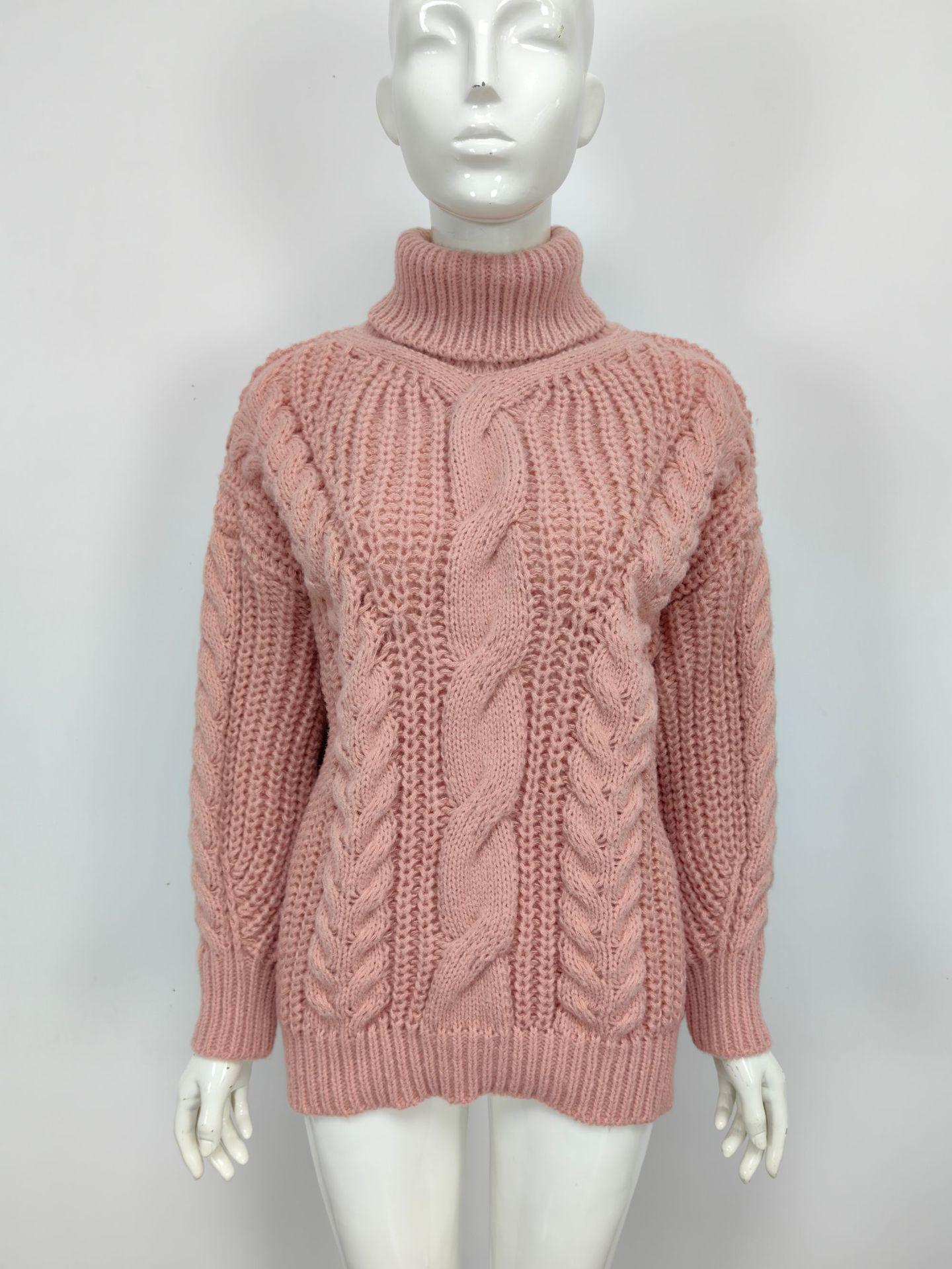 Женский пуловер крупной вязки косичками с высоким воротом на осень/зиму 2025 XXL
Женский пуловер крупной вязки косичками с высоким воротом на осень/зиму 2025 XXL