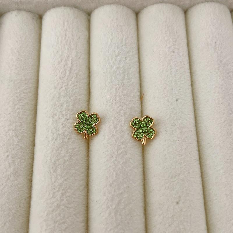 Export Exquisite Full Diamond Four-Leaf Clover Stud Earrings Light Luxury High-End Temperament Versatile Earrings зелений
Export Exquisite Full Diamond Four-Leaf Clover Stud Earrings Light Luxury High-End Temperament Versatile Earrings зелений