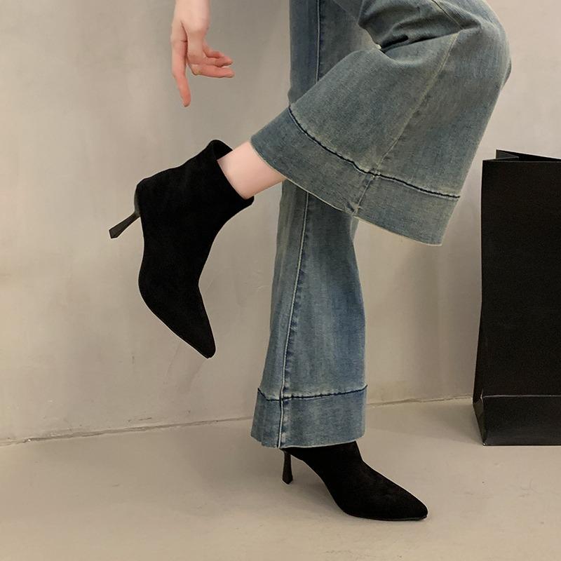 2026 New Trend Fashion Comfortable Pointed Toe Boots Women Autumn Winter Zapatos De Mujer Ankle Boots High Heels Big Size Shoes 35 чорний
2026 New Trend Fashion Comfortable Pointed Toe Boots Women Autumn Winter Zapatos De Mujer Ankle Boots High Heels Big Size Shoes 35 чорний