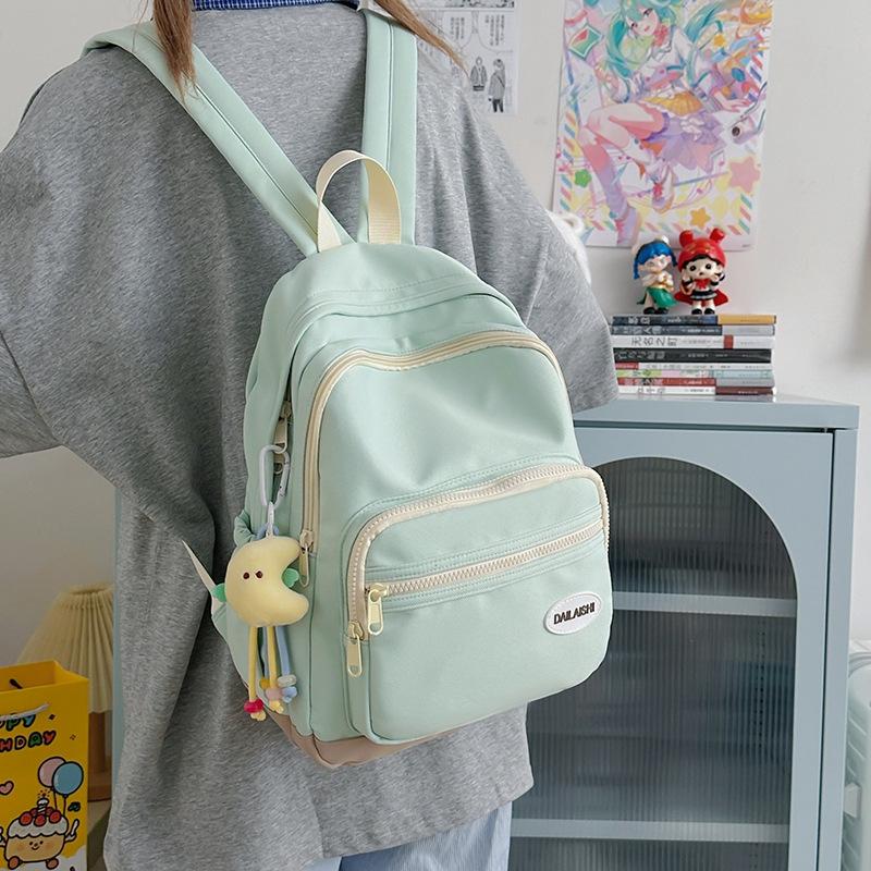 New 2025 trendy simple solid color lightweight casual backpack high value junior high school students large capacity backpack
New 2025 trendy simple solid color lightweight casual backpack high value junior high school students large capacity backpack