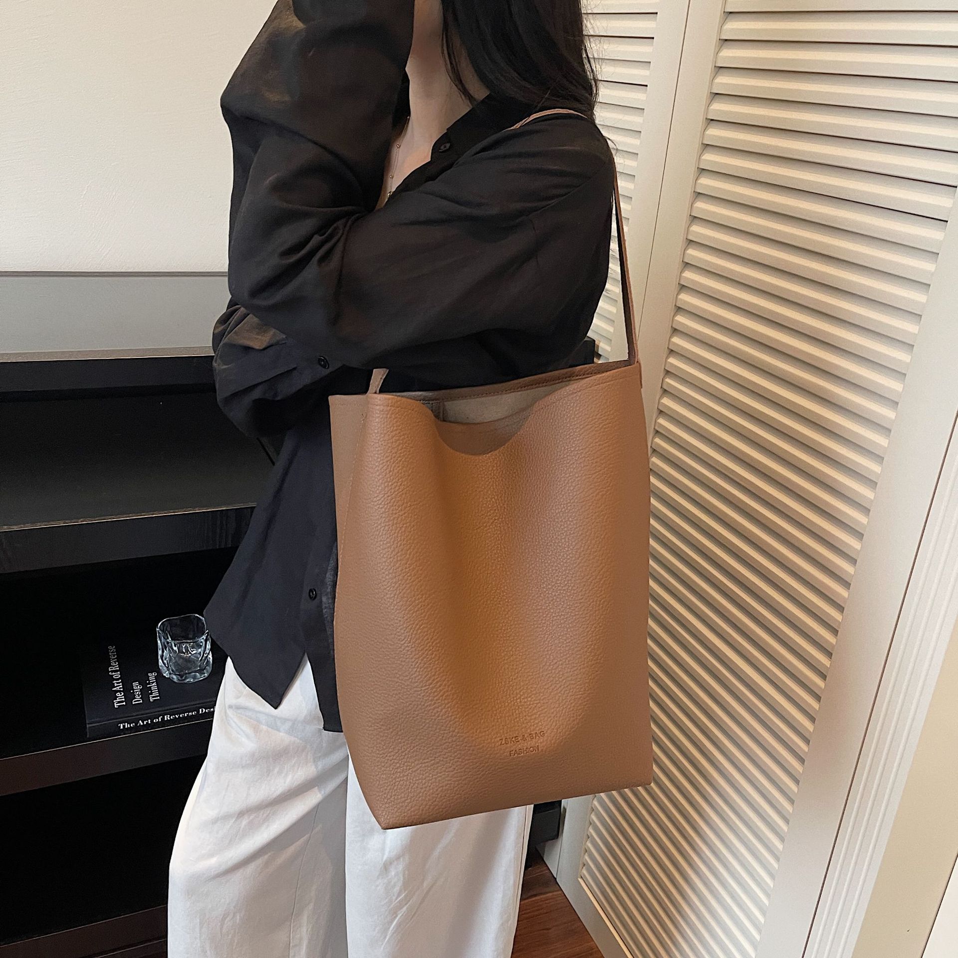 Lazy-looking Large Bag, Simple Shoulder Bag, Soft Leather Bucket Bag жовтий
Lazy-looking Large Bag, Simple Shoulder Bag, Soft Leather Bucket Bag жовтий
