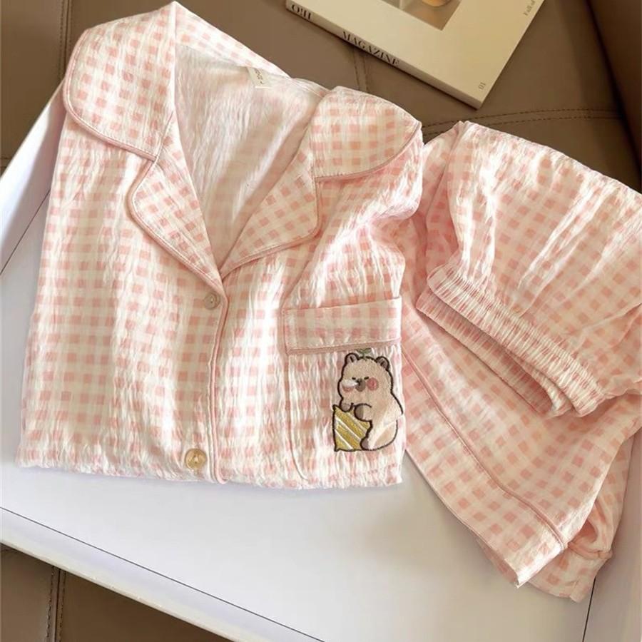 Cute pink plaid kapibara pajamas women s summer short-sleeved shorts cardigan set student dormitory loungewear S
Cute pink plaid kapibara pajamas women s summer short-sleeved shorts cardigan set student dormitory loungewear S