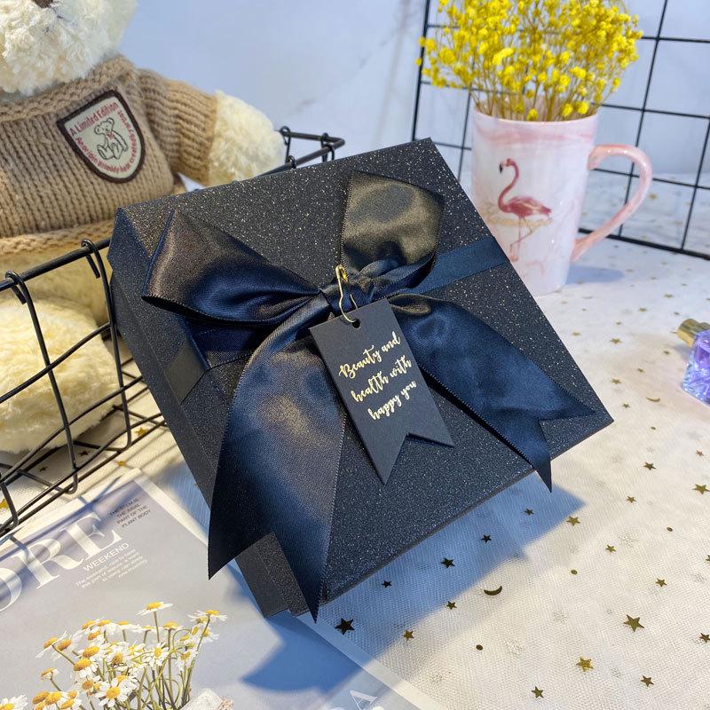 Подарочная коробка для помады или шарфа – Элегантный дизайн с чистыми черными блестками для дней рождения Size 1: 14*12*4 cm
Подарочная коробка для помады или шарфа – Элегантный дизайн с чистыми черными блестками для дней рождения Size 1: 14*12*4 cm