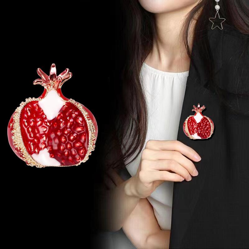 Red Enamel Unleashed Pomegranate Brooches Women Casual Party Jewelry Accessories Fruit Plant Pins Badge New Gifts червоний
Red Enamel Unleashed Pomegranate Brooches Women Casual Party Jewelry Accessories Fruit Plant Pins Badge New Gifts червоний