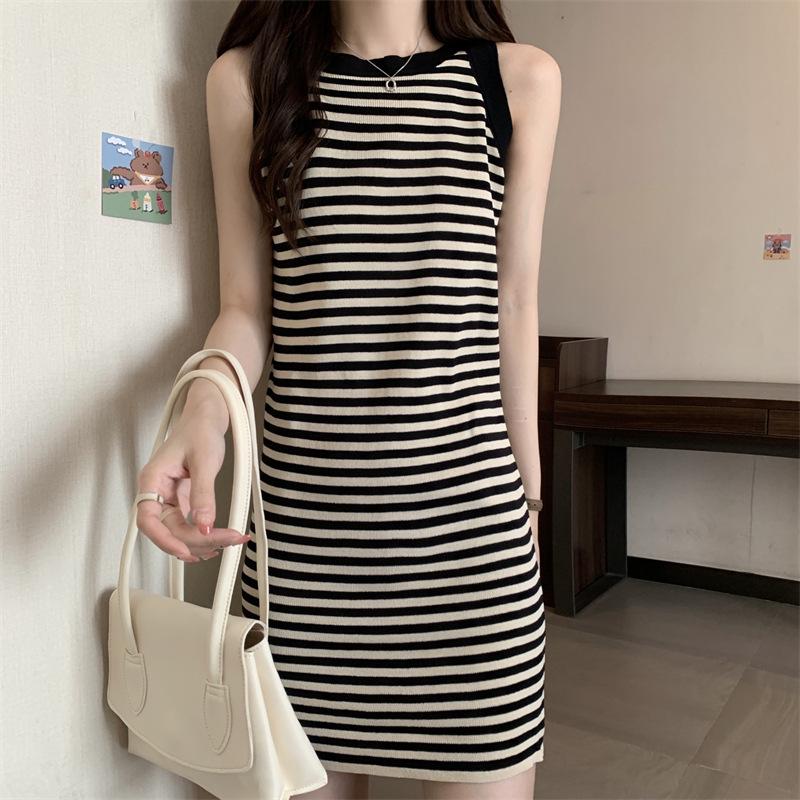 Платье-майка женское полосатое на бретелях Design Sense 2024 - Приталенное, летний стиль без рукавов One Size чёрный
Платье-майка женское полосатое на бретелях Design Sense 2024 - Приталенное, летний стиль без рукавов One Size чёрный