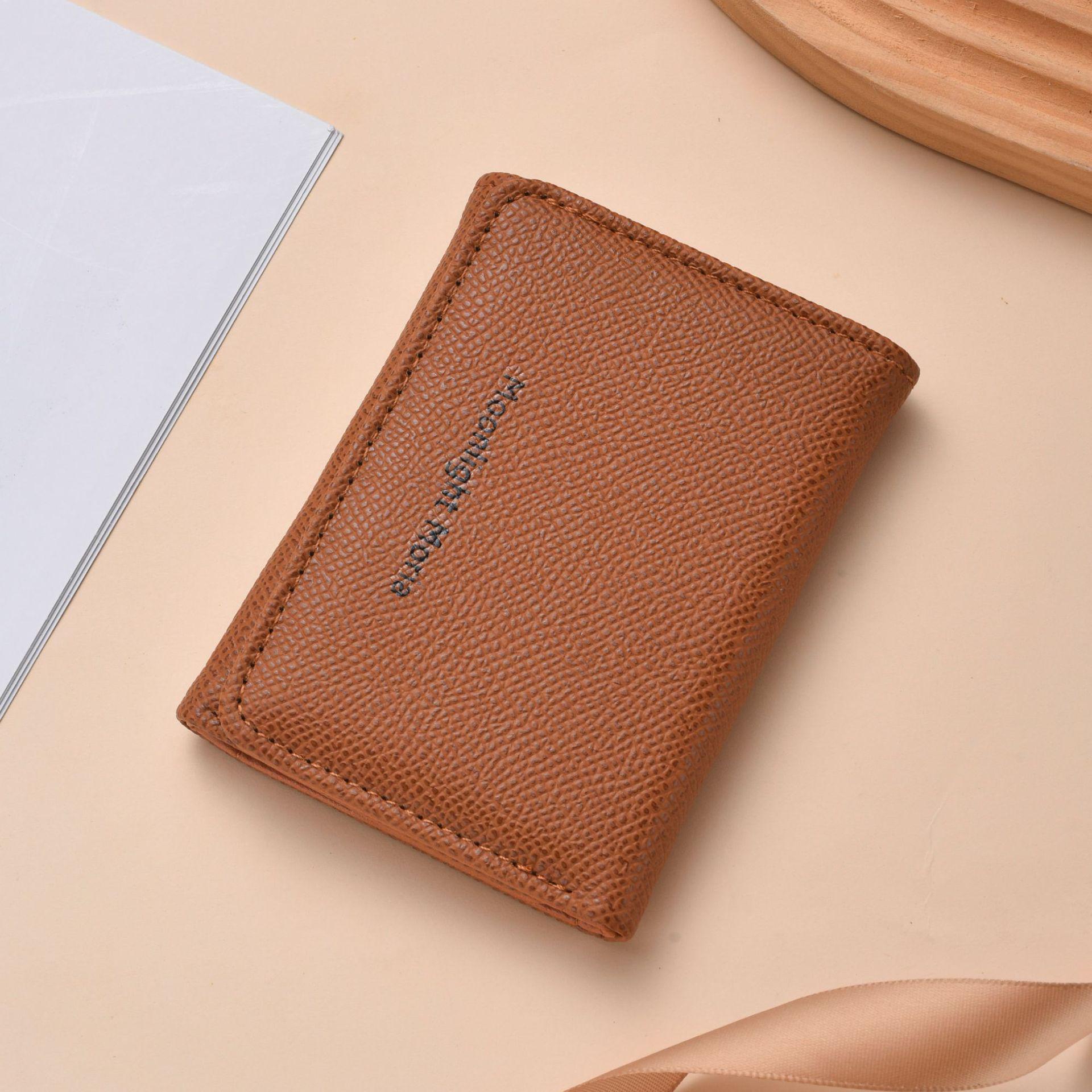 Unisex Ultra-thin Tri-fold Wallet: Simple Korean Style Leather Money Clip with Multi-card Slots for Students and Youth 10.6x8x2cm коричневый
Unisex Ultra-thin Tri-fold Wallet: Simple Korean Style Leather Money Clip with Multi-card Slots for Students and Youth 10.6x8x2cm коричневый