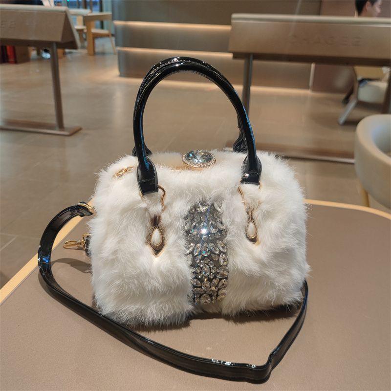 Новая модная сумка через плечо на осень и зиму белый
Новая модная сумка через плечо на осень и зиму белый