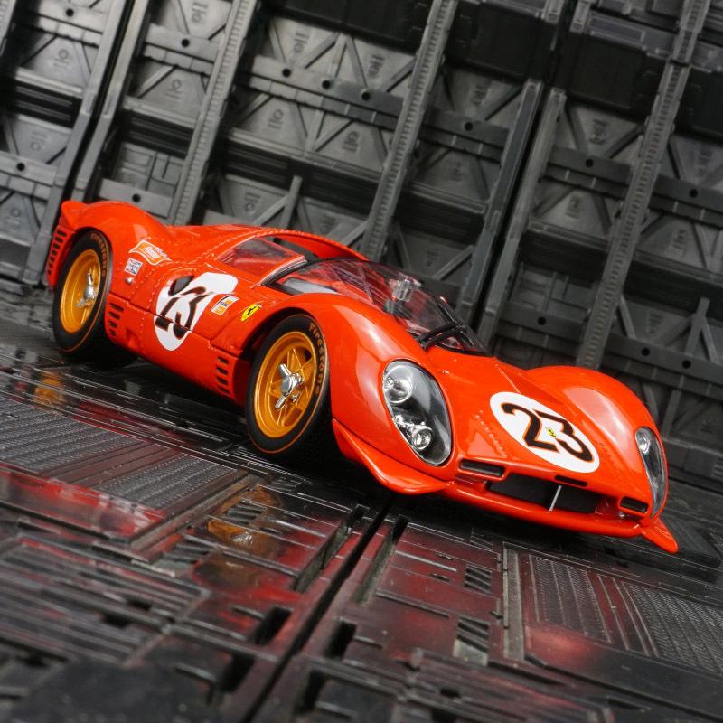 Ббураго 1:18 1967 330 P4 Дайтона Ле-Ман Винтажная модель гоночного автомобиля из сплава
Ббураго 1:18 1967 330 P4 Дайтона Ле-Ман Винтажная модель гоночного автомобиля из сплава