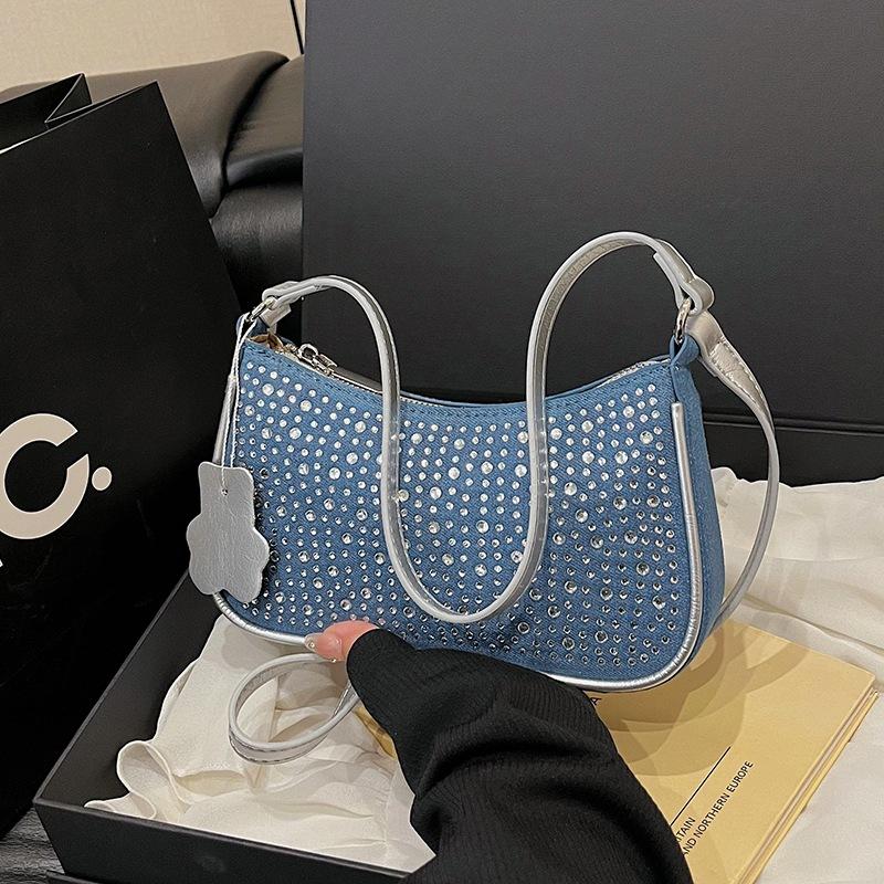 Denim underarm bag summer 2025 new Korean version fashion rivet shoulder bag women s versatile messenger dumpling bag чорний
Denim underarm bag summer 2025 new Korean version fashion rivet shoulder bag women s versatile messenger dumpling bag чорний