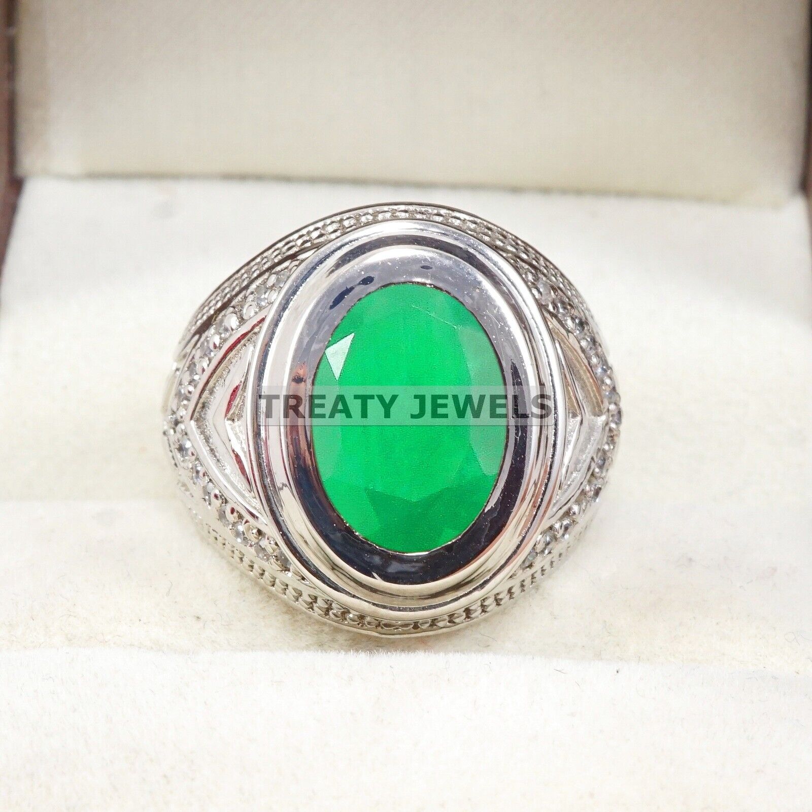Emerald Oval Cut Gemstone With 925 Sterling Silver Ring For Men s #B38 JL375671296126 4-16 US срібний
Emerald Oval Cut Gemstone With 925 Sterling Silver Ring For Men s #B38 JL375671296126 4-16 US срібний