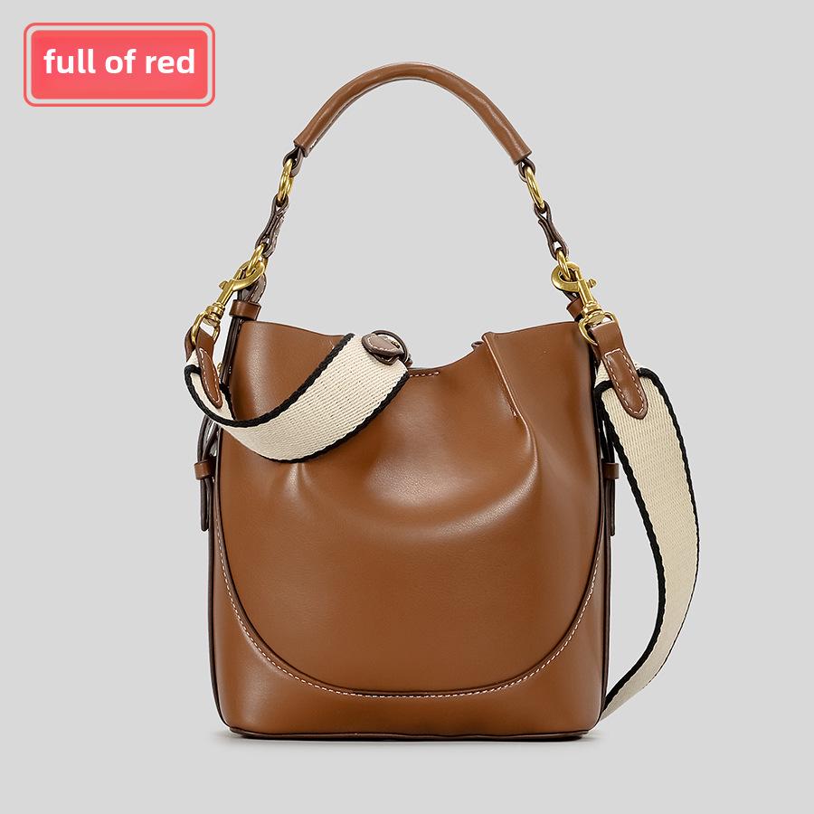 Большая вместительная женская сумка через плечо из холста с широким плечевым ремнем и завязкой-ведром
Большая вместительная женская сумка через плечо из холста с широким плечевым ремнем и завязкой-ведром