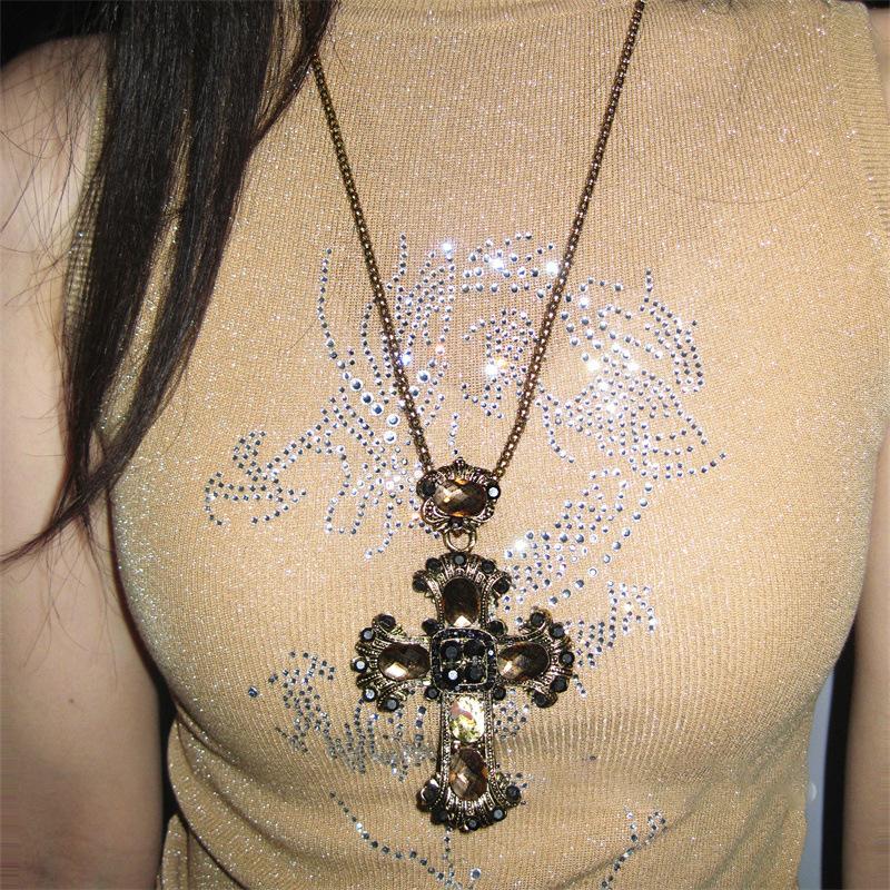 Бриллиантовое колье с крестом, ретро, высококлассное, темпераментное, цепочка для ключицы, нишевая, легкая роскошь, универсальные украшения для женщин
Бриллиантовое колье с крестом, ретро, высококлассное, темпераментное, цепочка для ключицы, нишевая, легкая роскошь, универсальные украшения для женщин