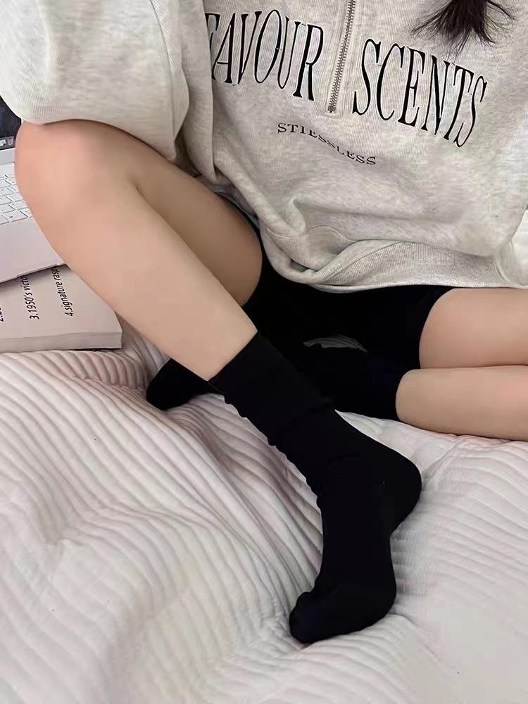 Женские темно-серые носки простые базовые вертикальные полоски хлопковые носки средней длины сложенные тонкие One Size
Женские темно-серые носки простые базовые вертикальные полоски хлопковые носки средней длины сложенные тонкие One Size