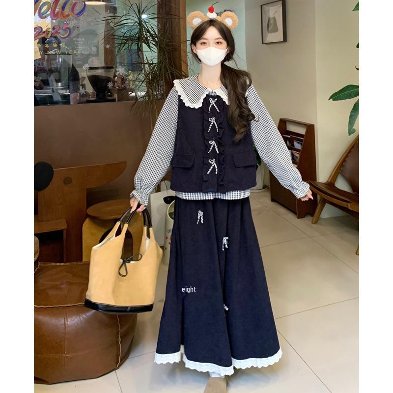 Women s Retro College-Style Three-Piece Set: Doll Collar Plaid Shirt, Vest, High-Waisted Skirt, Perfect for Autumn and Winter. M
Women s Retro College-Style Three-Piece Set: Doll Collar Plaid Shirt, Vest, High-Waisted Skirt, Perfect for Autumn and Winter. M