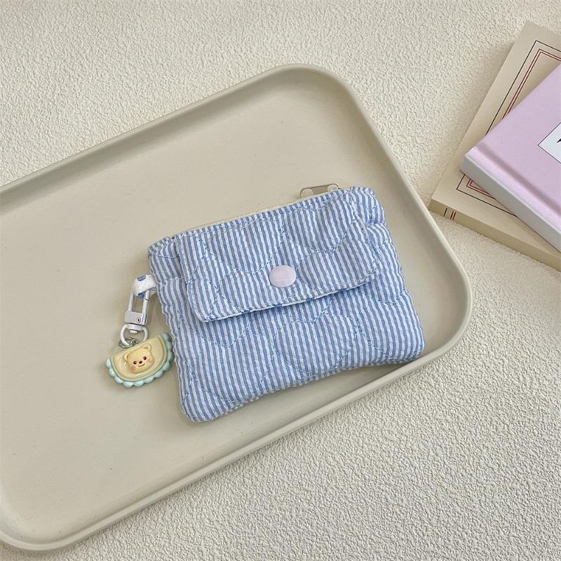 Cute and compact card bag, change bag, snapbutton zipper storage bag, multifunctional finishing bag, ID card bag.
Cute and compact card bag, change bag, snapbutton zipper storage bag, multifunctional finishing bag, ID card bag.