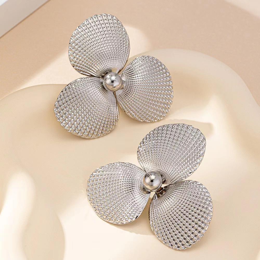 Flow shell Duo design stud earrings exaggerated retro elegance temperament ear jewelry
Flow shell Duo design stud earrings exaggerated retro elegance temperament ear jewelry