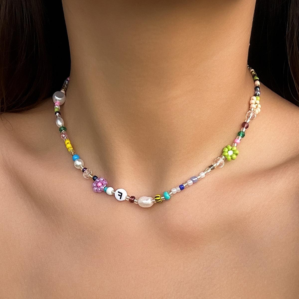 Simple imitation pearl letter contrasting color necklace, pastoral woven small daisy rice bead necklace for women
Simple imitation pearl letter contrasting color necklace, pastoral woven small daisy rice bead necklace for women