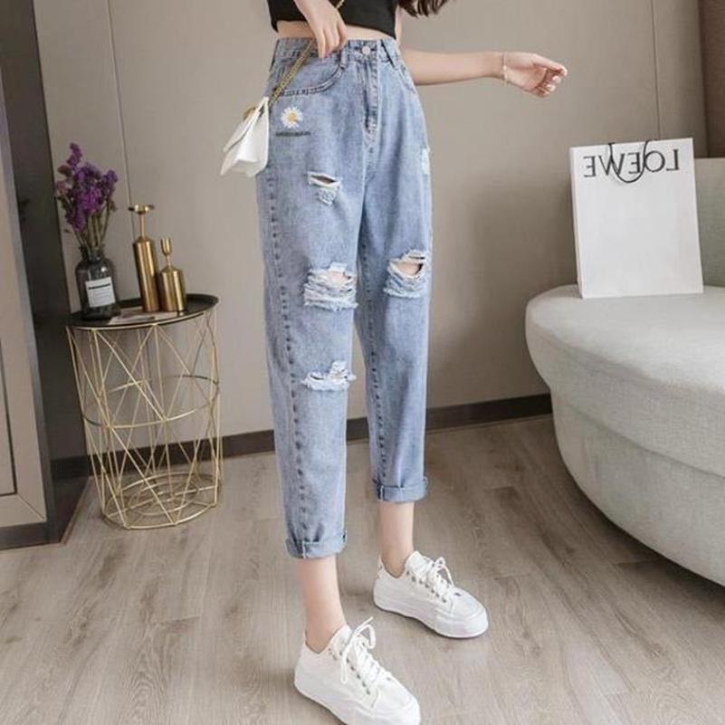 Тонкие рваные джинсы с вышивкой в виде маленькой ромашки для женщин на весну и лето, корейские новые свободные брюки-папы с высокой талией и девятью точками 2XL
Тонкие рваные джинсы с вышивкой в виде маленькой ромашки для женщин на весну и лето, корейские новые свободные брюки-папы с высокой талией и девятью точками 2XL