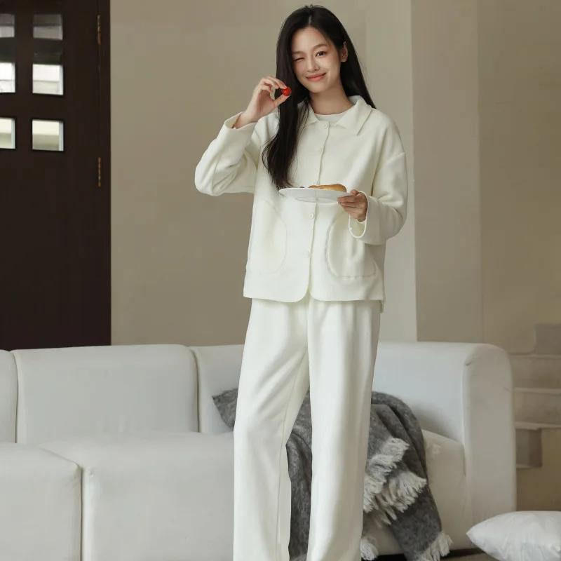 Женская пижама осень-зима новый флисовый костюм однотонный цвет маленький лацкан свободные теплые брюки с длинным рукавом домашняя одежда для женщин One Size
Женская пижама осень-зима новый флисовый костюм однотонный цвет маленький лацкан свободные теплые брюки с длинным рукавом домашняя одежда для женщин One Size