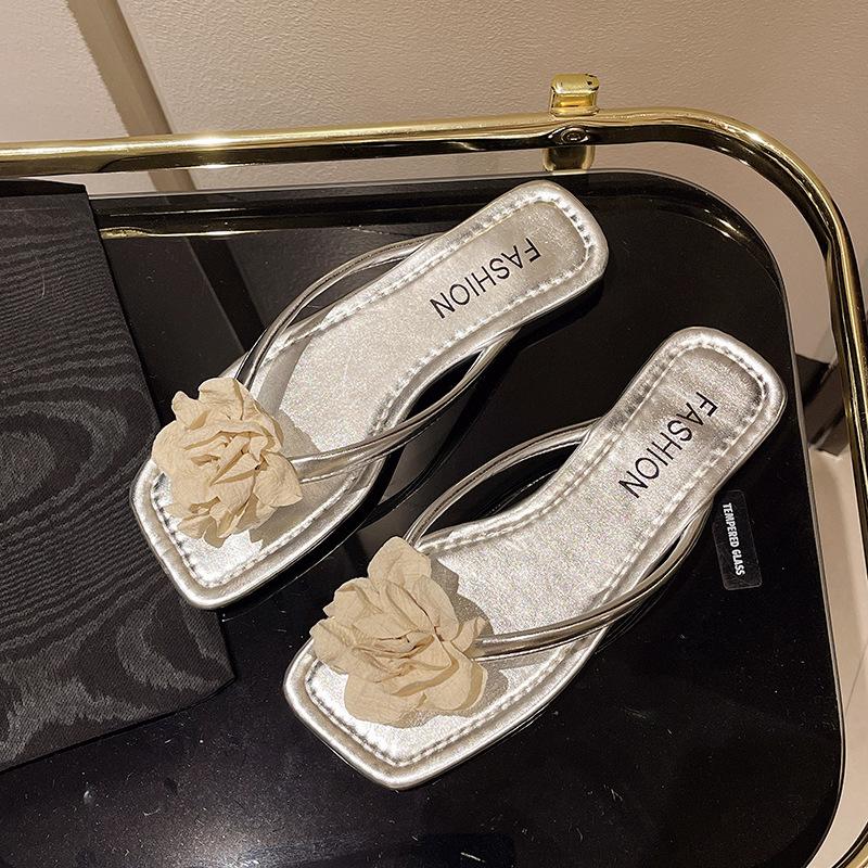 Модные женские 2025 плоские шлепанцы-вьетнамки с мягкой подошвой, удобные, с цветочными аксессуарами, сандалии, летняя пляжная обувь без застежки, уличные шлепанцы 42
Модные женские 2025 плоские шлепанцы-вьетнамки с мягкой подошвой, удобные, с цветочными аксессуарами, сандалии, летняя пляжная обувь без застежки, уличные шлепанцы 42