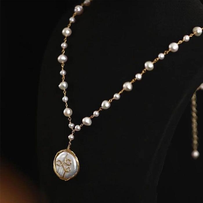 Длинное колье из крупного барочного белого жемчуга для женщин
Длинное колье из крупного барочного белого жемчуга для женщин