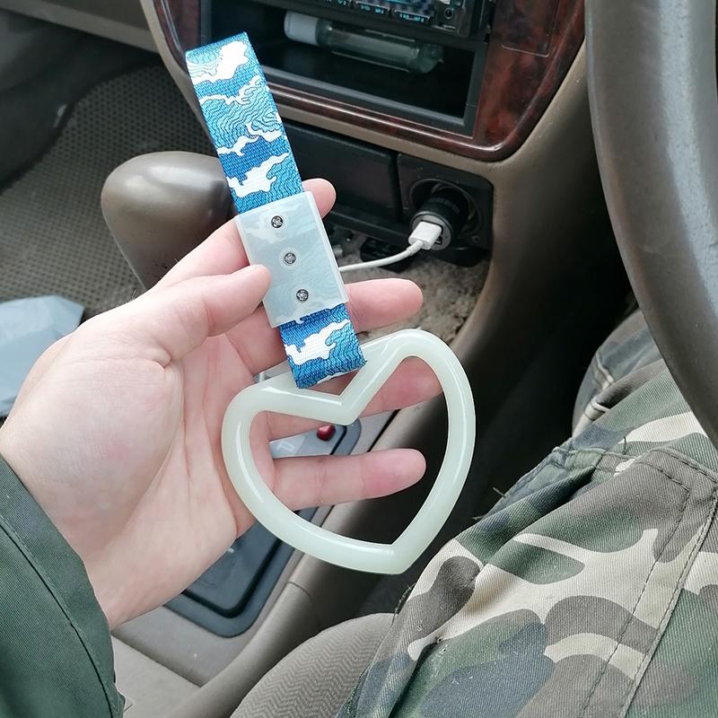 JDM Поїзд Автобус Ручка Ручка Ремінець 1шт Tsurikawa Ring Heart Styling Drift Charm Strap Drift Auto Accessories Автомобільний ремінь Декорація
JDM Поїзд Автобус Ручка Ручка Ремінець 1шт Tsurikawa Ring Heart Styling Drift Charm Strap Drift Auto Accessories Автомобільний ремінь Декорація