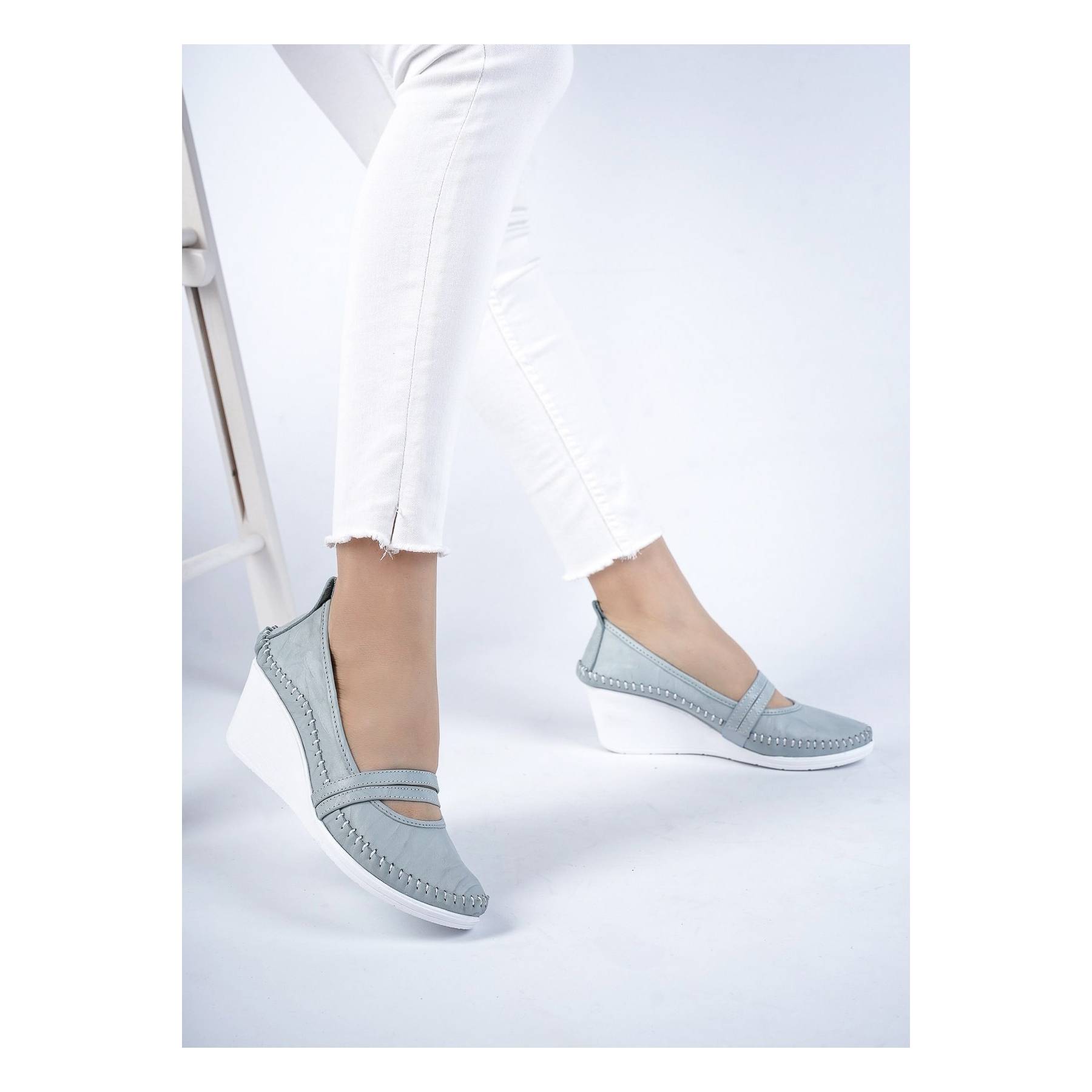 Модная женская обувь из натуральной кожи синего цвета на танкетке на каблуке Повседневная обувь 41 чёрный 
Модная женская обувь из натуральной кожи синего цвета на танкетке на каблуке Повседневная обувь 41 чёрный