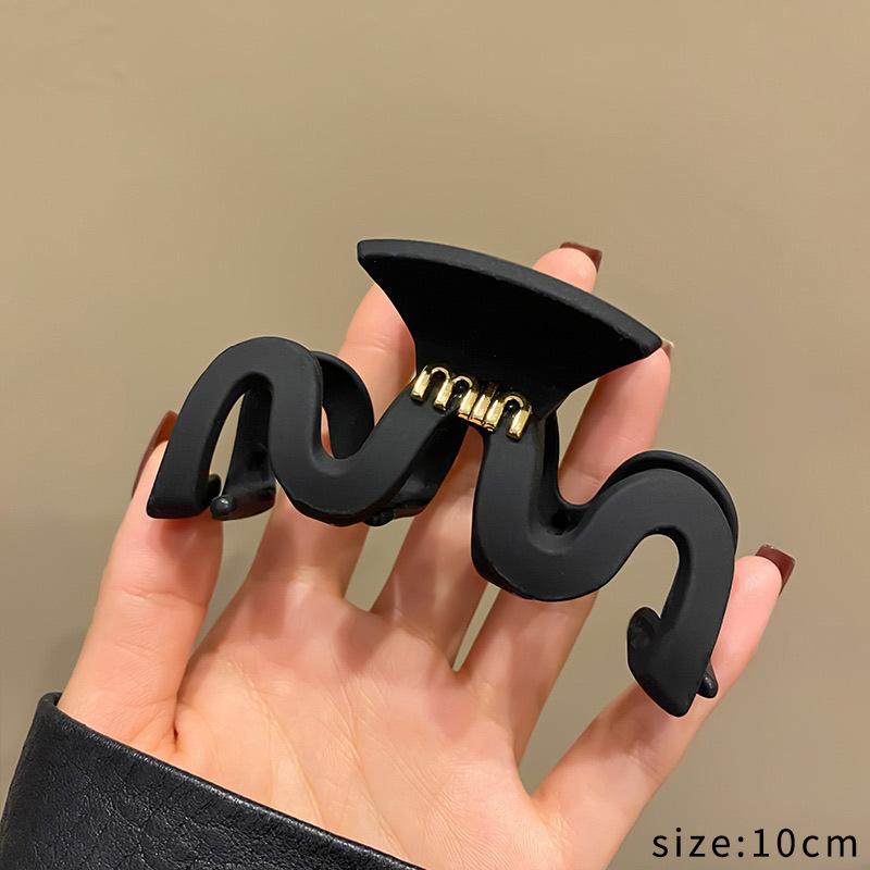 Matte Wave Hair Claw Clip Shark Style Large Size 10cm Non Slip Strong Hold for Thick and Thin Hair Accessories Women Men One Size
Matte Wave Hair Claw Clip Shark Style Large Size 10cm Non Slip Strong Hold for Thick and Thin Hair Accessories Women Men One Size
