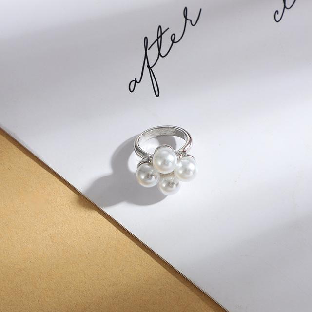 Women S Silk Scarf Buckle Alloy Pearl Brooches For Women Simplicity Round Ring Silk Scarf Hem Dress Buckle Clothing Accessories
Women S Silk Scarf Buckle Alloy Pearl Brooches For Women Simplicity Round Ring Silk Scarf Hem Dress Buckle Clothing Accessories
