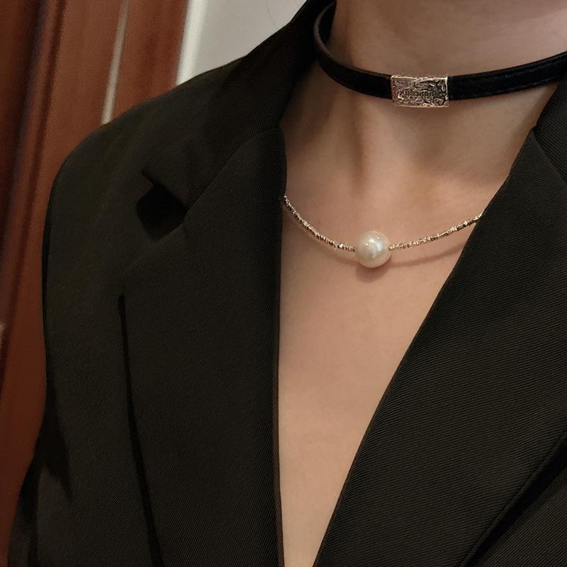 Letter Black Rope Strap Necklace 925 Sterling Silver Handmade Black Leather Rope Cover Chain Retro Hong Kong Style Personality Sweet Cool Jewelry 925 silver
Letter Black Rope Strap Necklace 925 Sterling Silver Handmade Black Leather Rope Cover Chain Retro Hong Kong Style Personality Sweet Cool Jewelry 925 silver