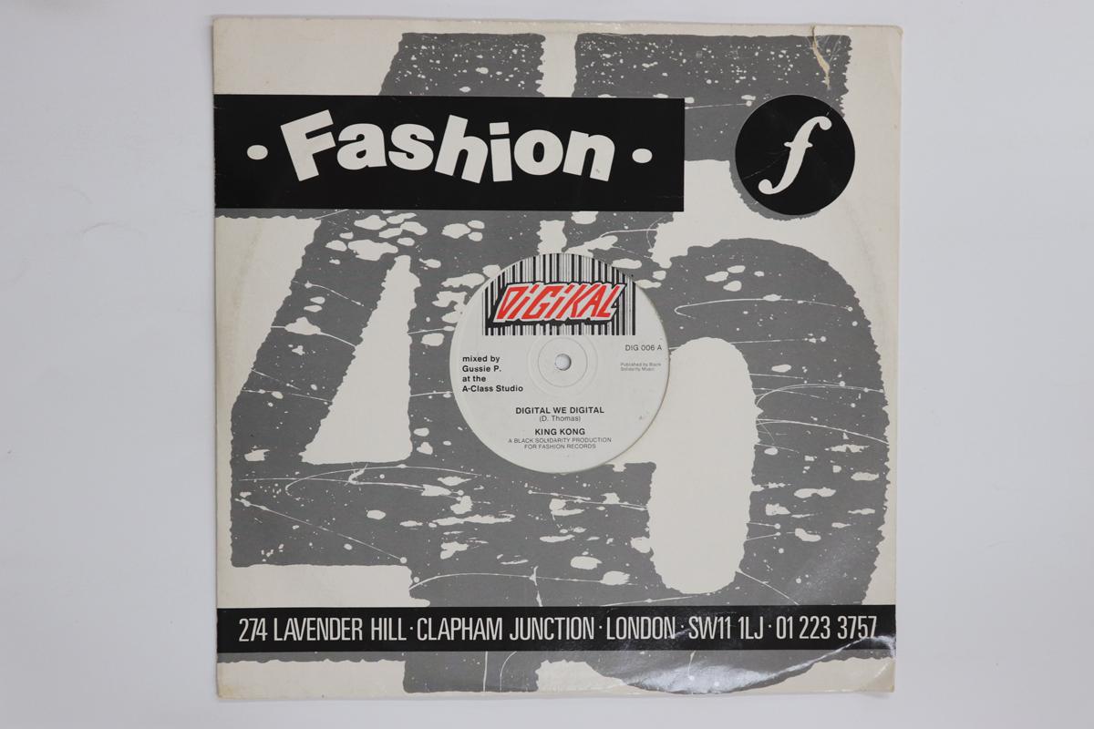 12inch Record KING KONG FRANKIE PAUL Digital We Digital Rambo DIG006 Digikal 1987 UK Reggae Ska Dub Used
12inch Record KING KONG FRANKIE PAUL Digital We Digital Rambo DIG006 Digikal 1987 UK Reggae Ska Dub Used