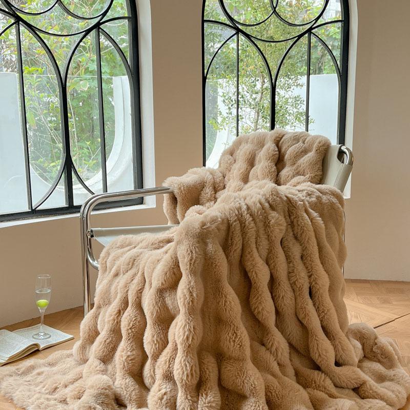 Autumn-Winter Double-Layer Faux Rabbit Fur Plush Nap Throw Blanket Shawl Random 70x100cm
Autumn-Winter Double-Layer Faux Rabbit Fur Plush Nap Throw Blanket Shawl Random 70x100cm
