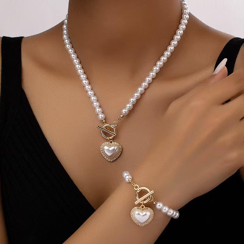 New pearl bracelet necklace clothing women s high-end sense diamond-encrusted love red pearl necklace
New pearl bracelet necklace clothing women s high-end sense diamond-encrusted love red pearl necklace