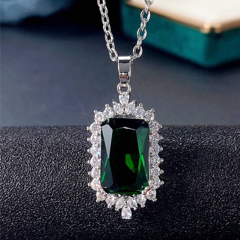 Huitan Women Pendant Necklace Fancy Wedding Engagement Party Elegant Accessories Inlaid Shining Green CZ Luxury Trendy Zircon
Huitan Women Pendant Necklace Fancy Wedding Engagement Party Elegant Accessories Inlaid Shining Green CZ Luxury Trendy Zircon
