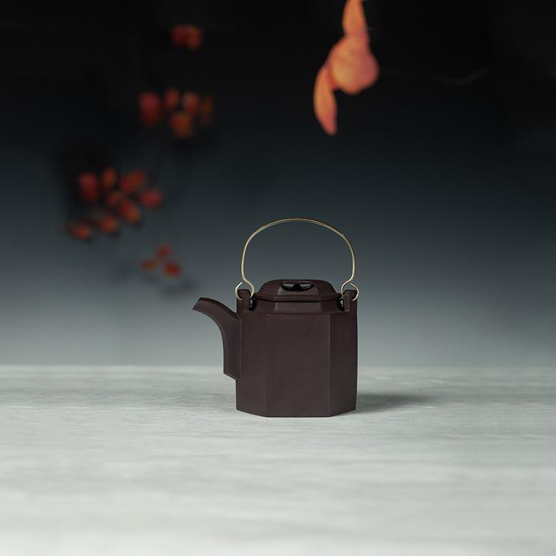 300ml Antique Yixing Purple Clay Teapots Handmade Lifting Handle Pot Raw Ore Purple Mud Kettle Zisha Tea Set Tableware Supplies
300ml Antique Yixing Purple Clay Teapots Handmade Lifting Handle Pot Raw Ore Purple Mud Kettle Zisha Tea Set Tableware Supplies