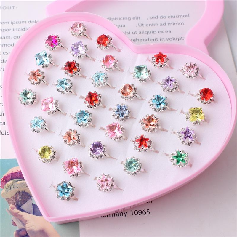 36Pcs Children s alloy ring with zirconium stone, heart-shaped box packaging, birthday gift
36Pcs Children s alloy ring with zirconium stone, heart-shaped box packaging, birthday gift