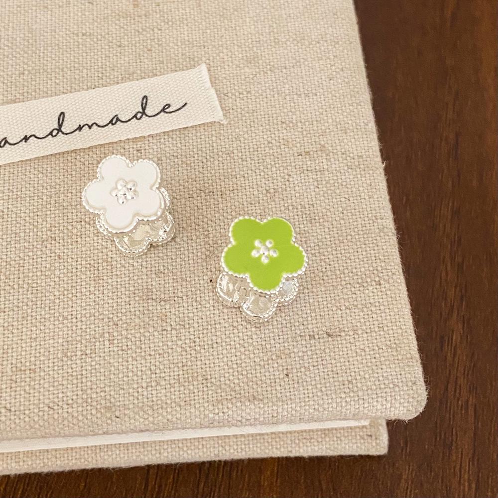 Lucky Flower Reversible Stud Earrings - French Fashion High-End Niche Design
Lucky Flower Reversible Stud Earrings - French Fashion High-End Niche Design