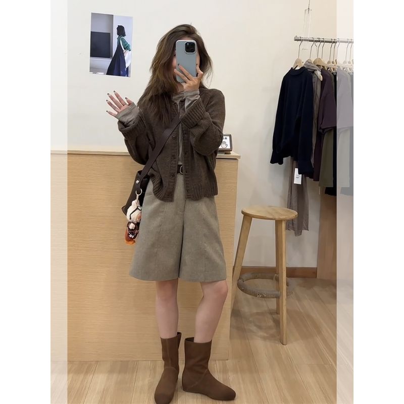 Stunning Early Autumn Korean-Style Outfit with a High-End Feel: Melard Brown Knitted Cardigan, Sweater, and Wide-Leg Pants Set for Women Khaki Wide Leg Pants S
Stunning Early Autumn Korean-Style Outfit with a High-End Feel: Melard Brown Knitted Cardigan, Sweater, and Wide-Leg Pants Set for Women Khaki Wide Leg Pants S