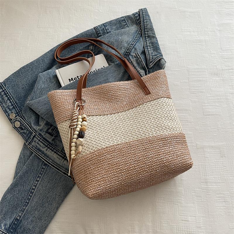 Large capacity summer new foreign style personality foreign style niche simple underarm bag women single shoulder tote bag women without pendant хакі
Large capacity summer new foreign style personality foreign style niche simple underarm bag women single shoulder tote bag women without pendant хакі